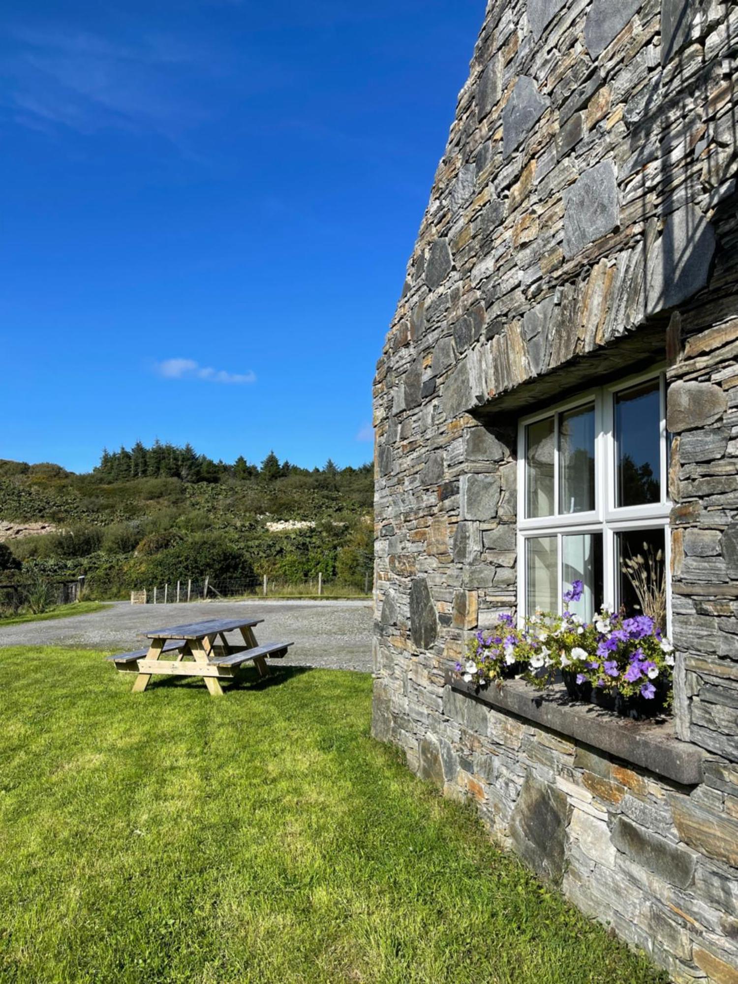 Shanakeever Farm - 2 Bedroom Apartment Clifden Exteriör bild